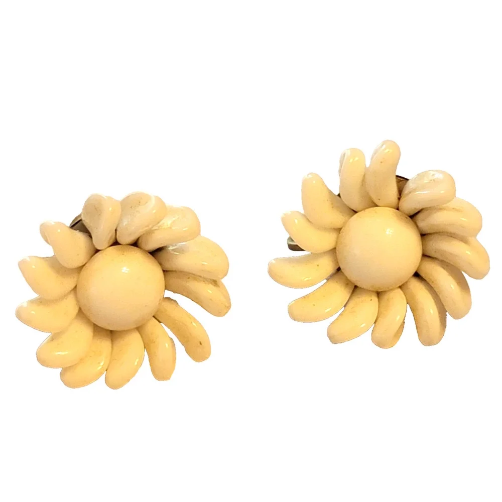 Vintage White Flower Earrings Milk Glass Mid-Century Screw Back‎ 1